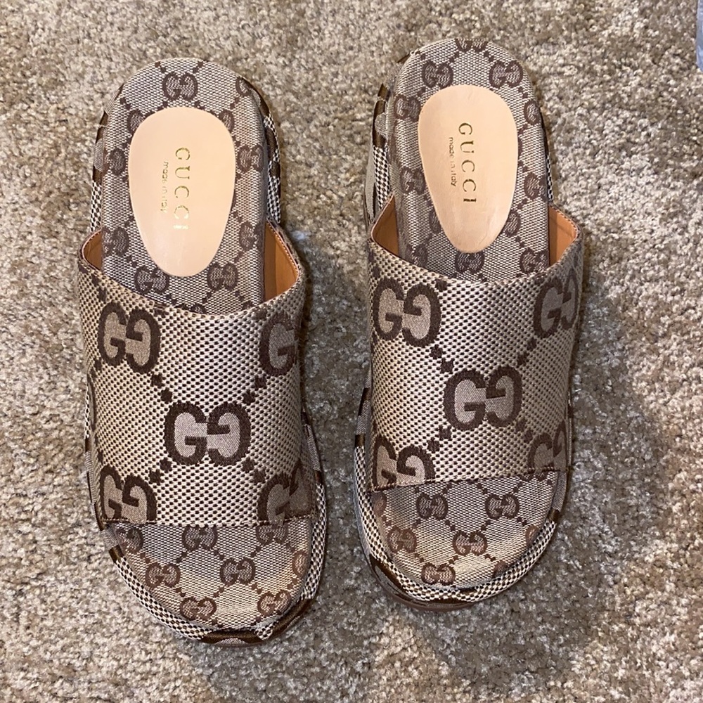 Gucci jumbo logo platform slides